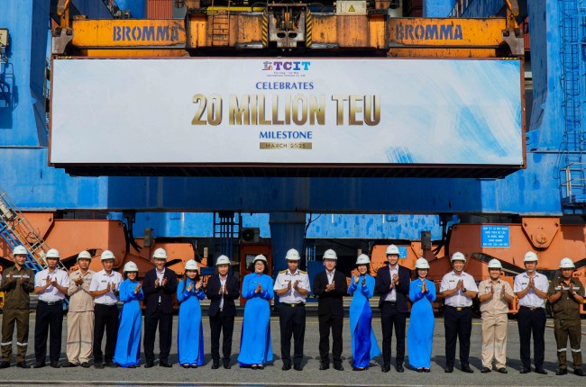 CẢNG QUỐC TẾ TÂN CẢNG – CÁI MÉP (TCIT) CHÀO MỪNG CỘT MỐC 20 TRIỆU TEU SẢN LƯỢNG THÔNG QUA CẢNG